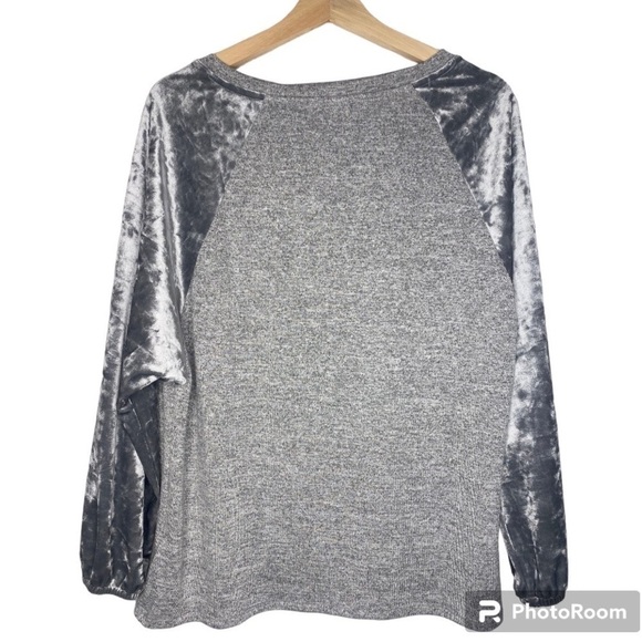 NWOT GAP SILVER GRAY BLOUSE WITH VELVET SLEEVES SIZE MEDIUM TALL - Picture 5 of 5